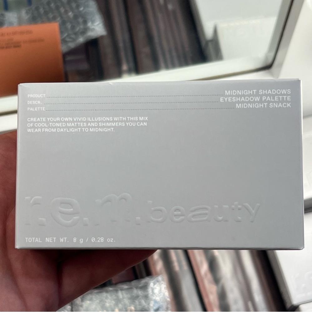 R.E.M Beauty: Midnight Shadows Eyeshadow Palette (Midnight Snack) - Picture 2 of 4